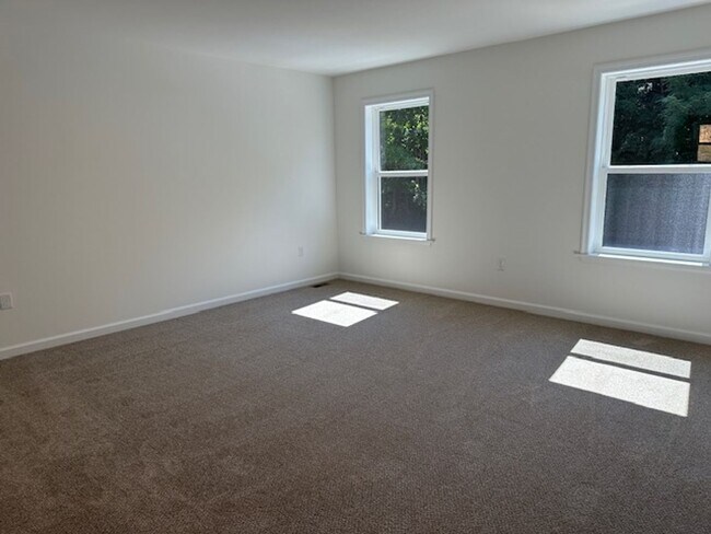 Building Photo - 476 Gravel Hill Rd