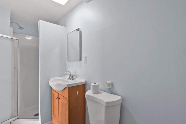 Building Photo - 950 Lamonte Ln