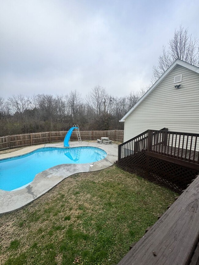 Building Photo - 4 bedroom 2.5 bath with large yard and in ground pool