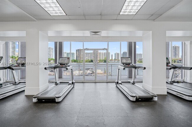 Building Photo - 18011 Biscayne Blvd