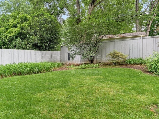 Building Photo - 421 Blairmore Dr