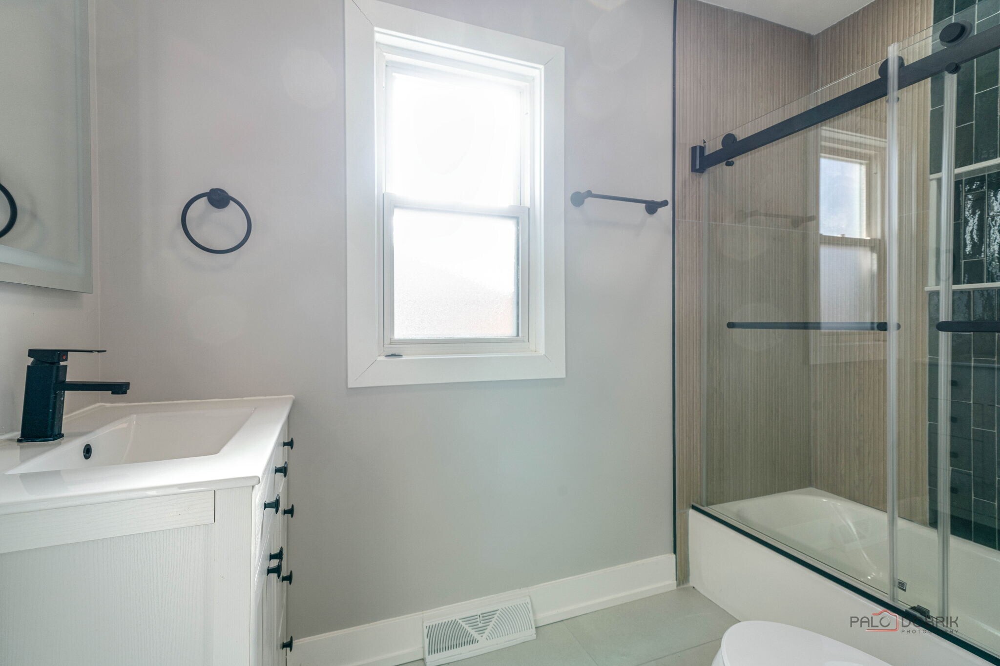 main floor hall bath - 119 S Pine St