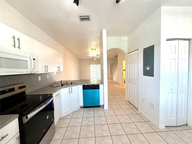 Building Photo - 5670 NW 116th Ave