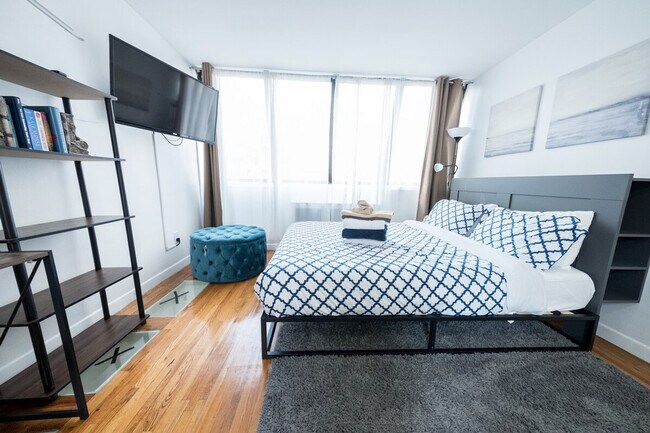 Building Photo - 328 E 74th St