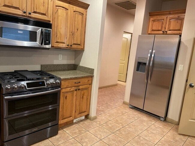 Building Photo - Beautiful Home In A Quiet Gated Community!