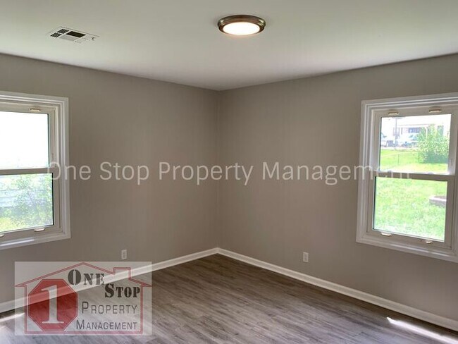 Building Photo - Beautiful 3 Bedroom 1 Bathroom Ranch Home ...