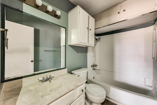 Building Photo - 2505 Wedglea Dr