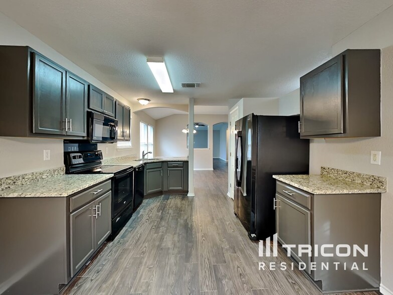 Building Photo - 2123 Opelousas Tr