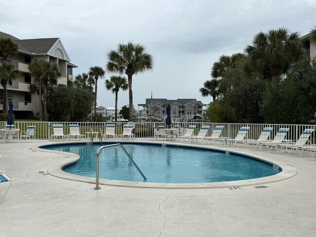 Building Photo - Waterfront Condo in Gulf Landings