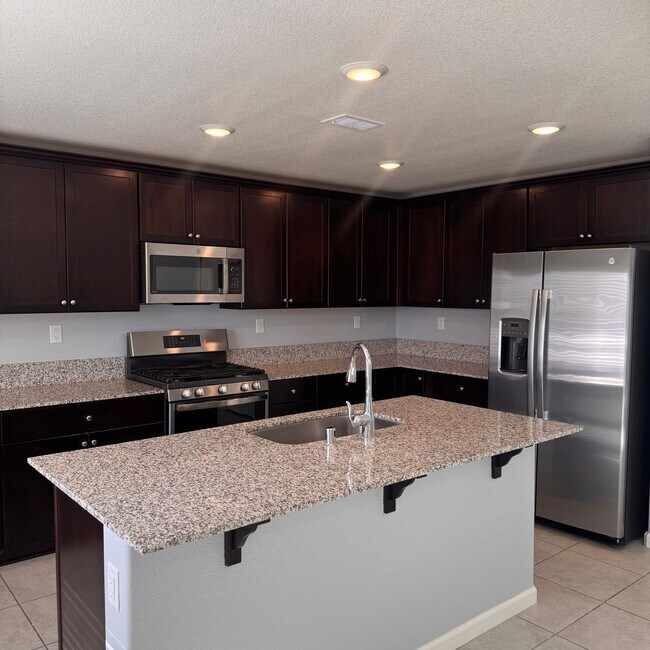 Building Photo - 3 Bedroom with a Loft Home in Lemmon Valley Available Now!