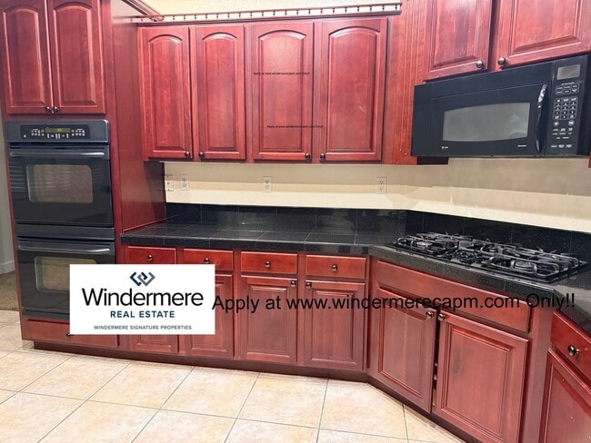 Building Photo - Welcome Home To This Well Maintained Immaculate Westlake Gated Community HOME!