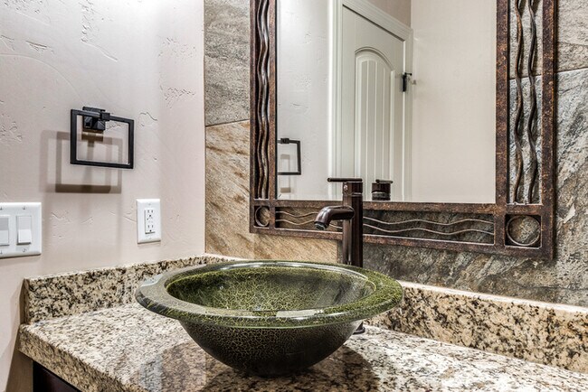Building Photo - Gorgeous Custom Home on a corner lot in Ventanas - East El Paso!