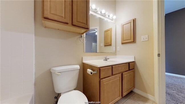Building Photo - Lakeridge Townhomes #706