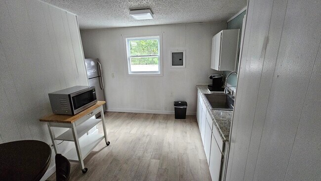 Building Photo - Grdyn House