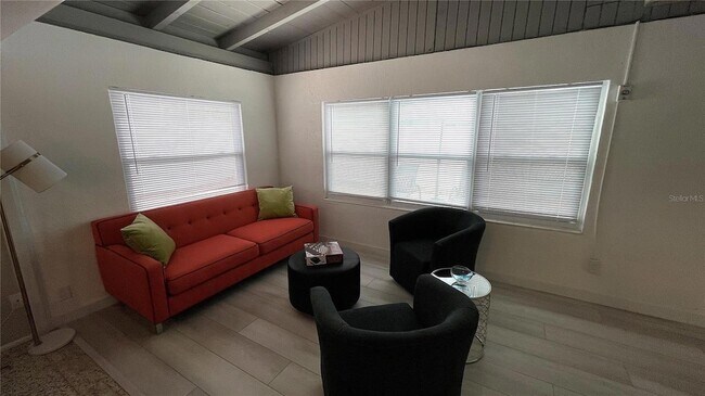 Building Photo - 2832 Bay St