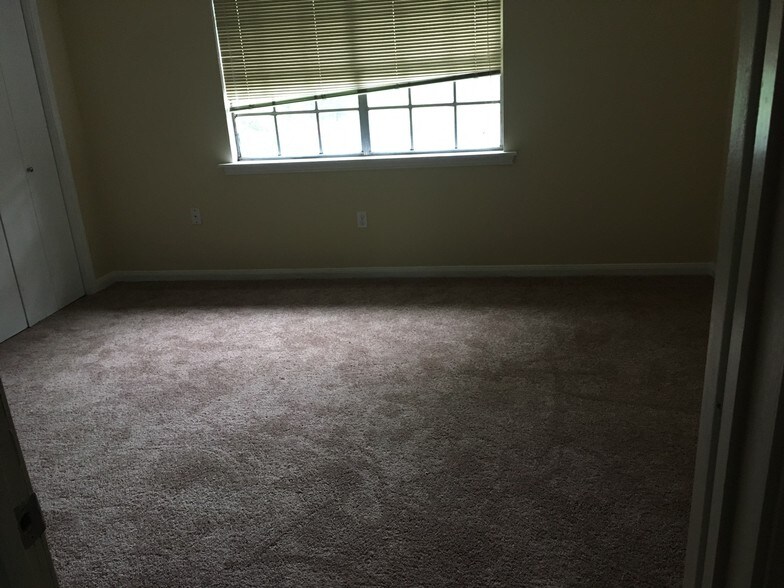 Building Photo - 44051 Stein Rd