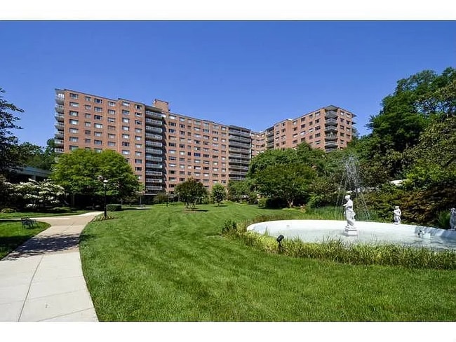 Building Photo - 4201 Cathedral Ave NW