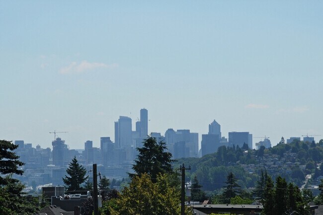 Building Photo - 4717 Phinney Avenue North