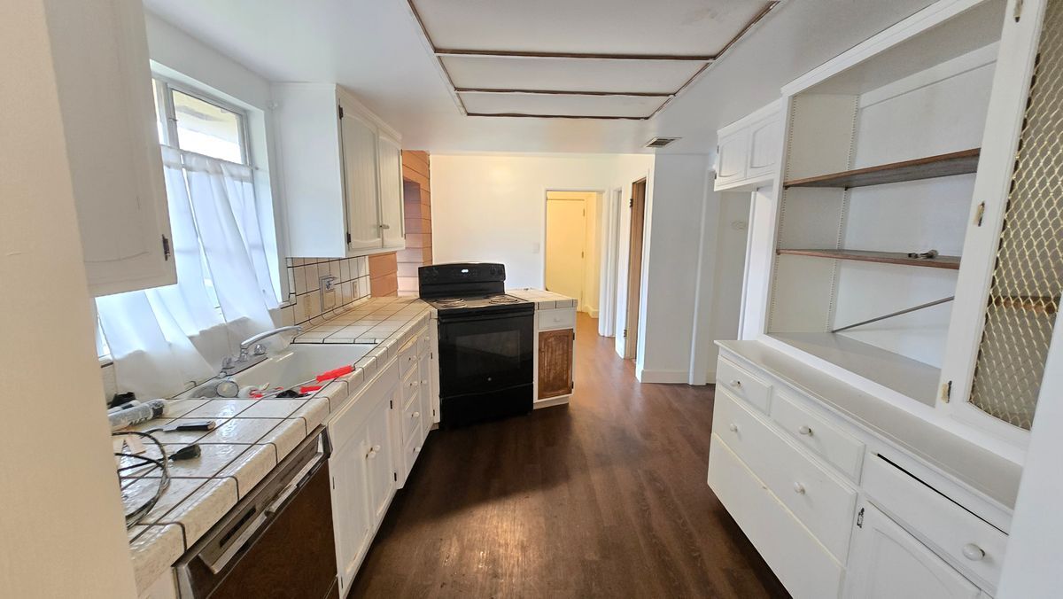 Building Photo - 1235 W Dayton Ave