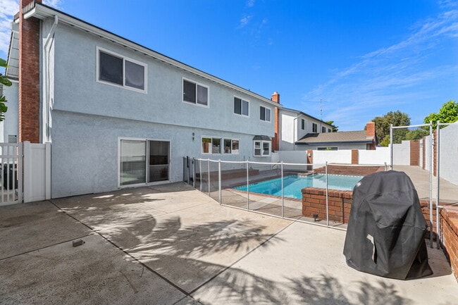 Building Photo - 8591 Naples Dr