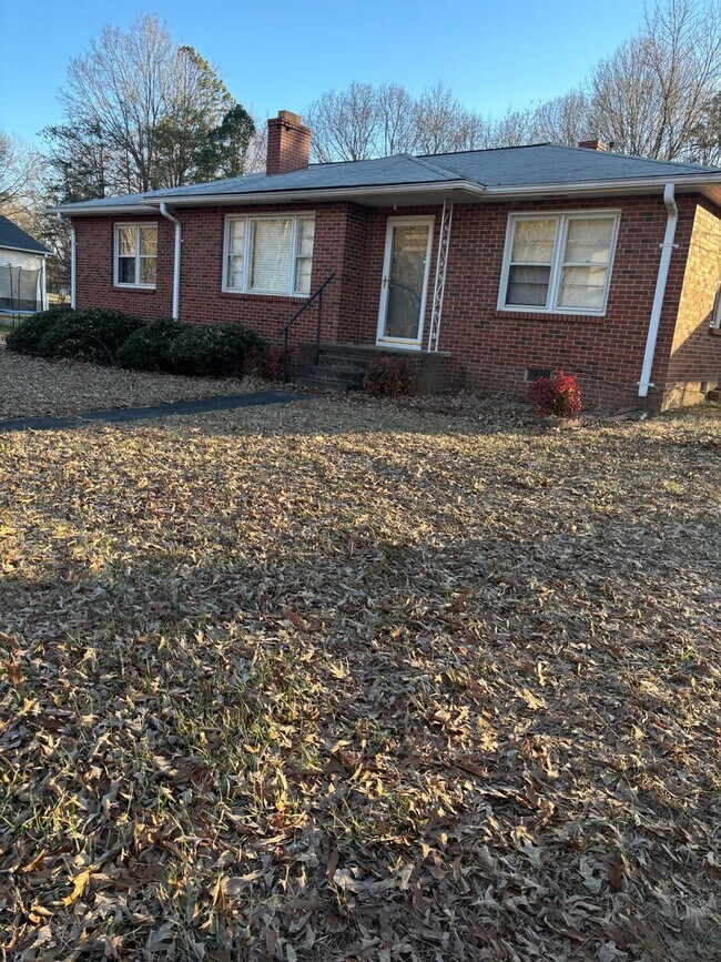 Building Photo - 3 bedroom Salisbury home