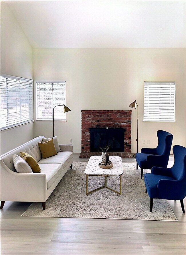 Building Photo - 2419 N Clark St