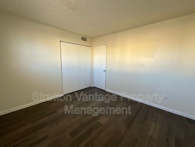 Building Photo - 6936 E 4th St