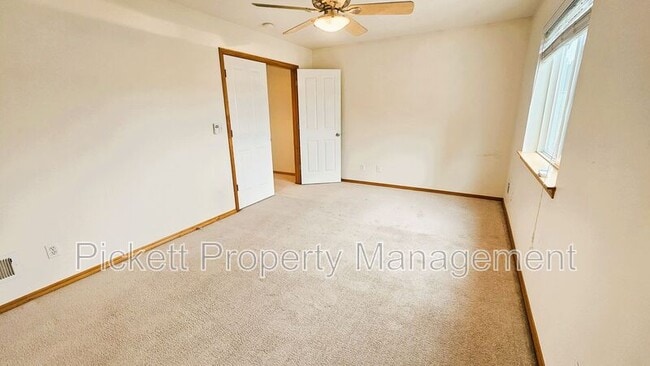 Building Photo - 7025 Stourbridge Pl NE