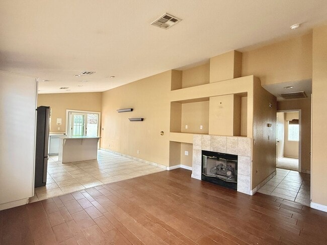 Building Photo - Beautiful single-story 3 bed, 2 bath home in gated Green Valley Ranch