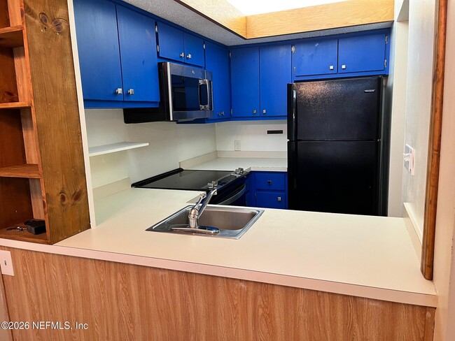 Building Photo - 2930 Ravines Rd