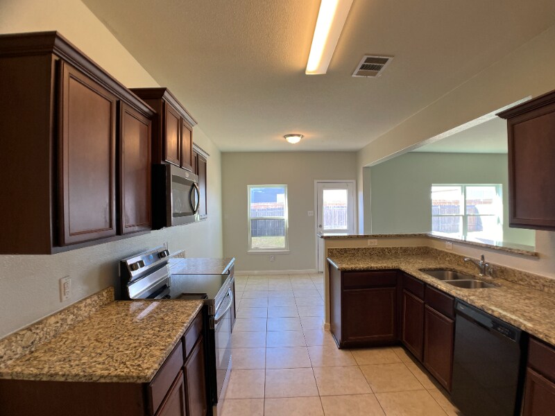 Building Photo - 312 Magnolia Dr