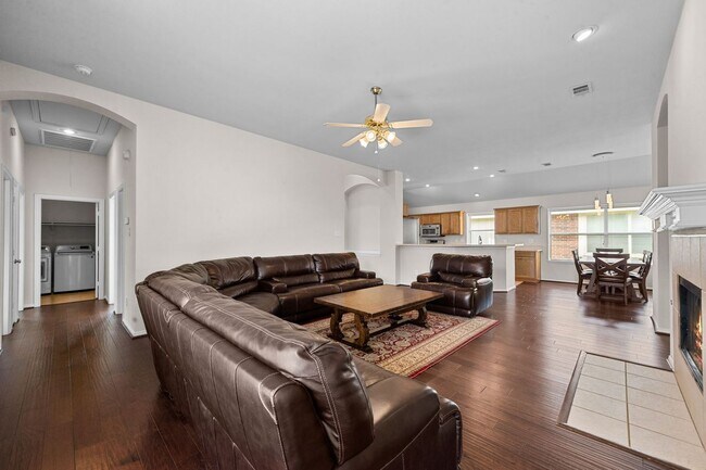 Building Photo - 3205 Hamlett Ln
