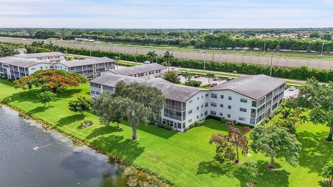 Building Photo - 486 Fanshaw L