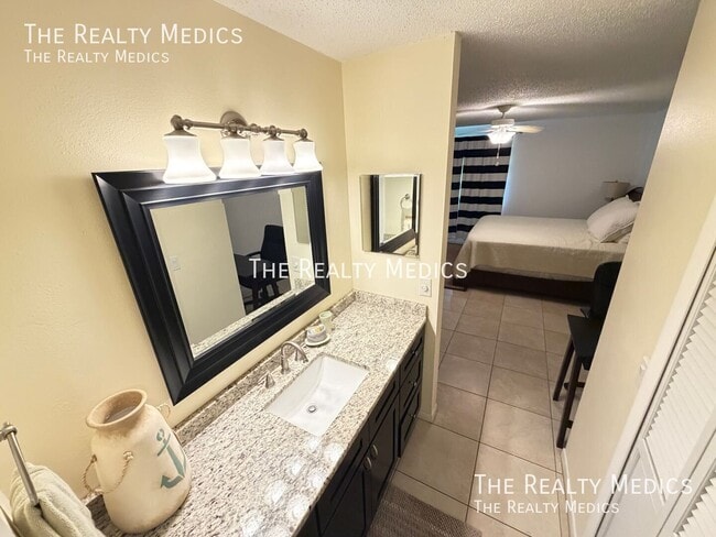 Building Photo - 2040-4401 Sea Mist Dr-