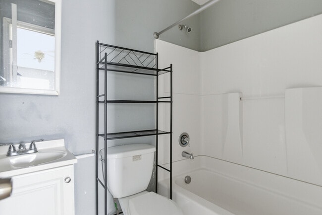 Building Photo - 7625 Windsor Oaks