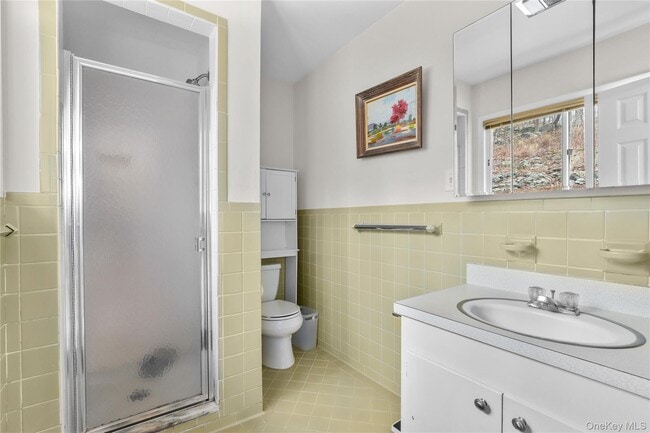 Building Photo - 20 Cedar Rd E