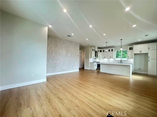 Building Photo - 204 N Willow Ave