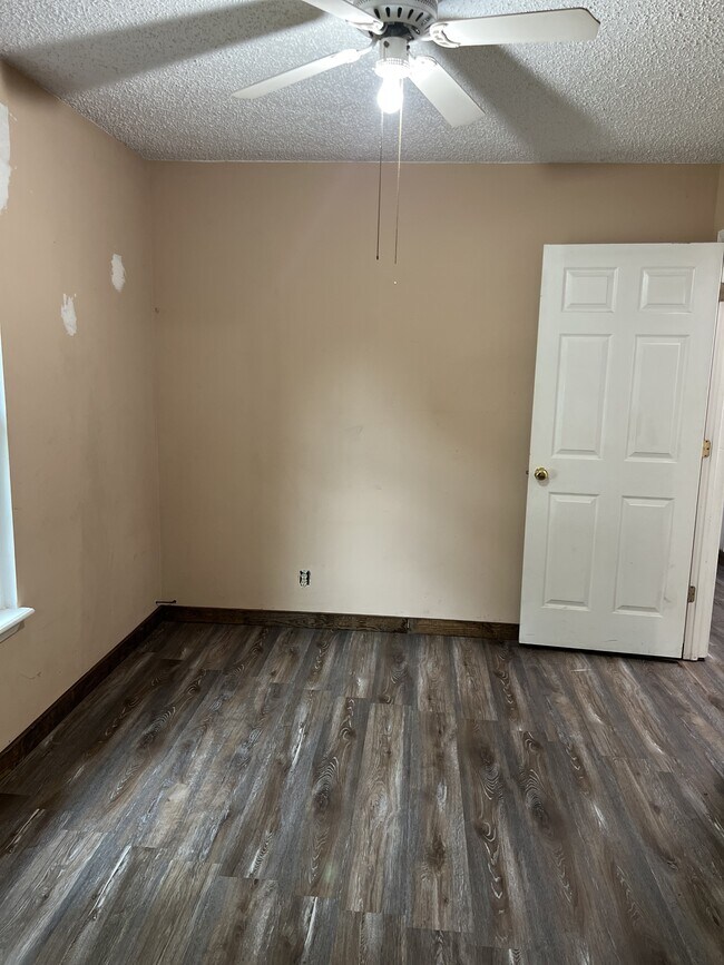 Building Photo - 539 Elm Ct