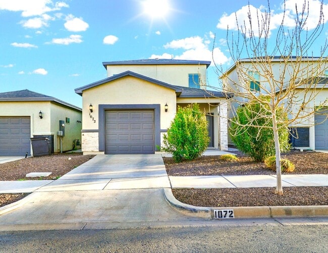 Building Photo - Upper Valley 2 Bedroom 2.5 Bath