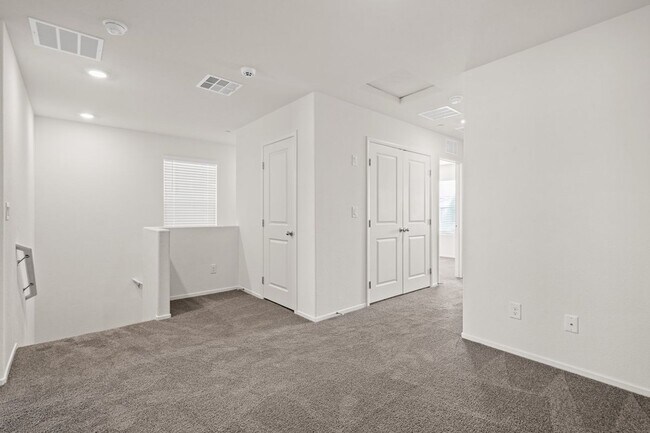 Building Photo - Contemporary 3 Bd Townhouse; Open Concept w/ Loft