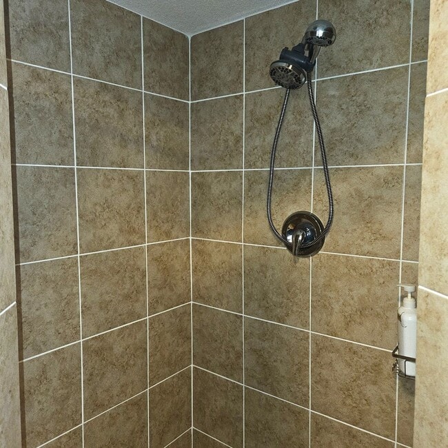 Building Photo - Golf Course Rental Property!