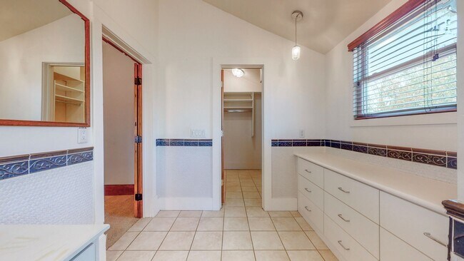 Building Photo - HISTORIC EDO 2/BD 2/BA CONDO