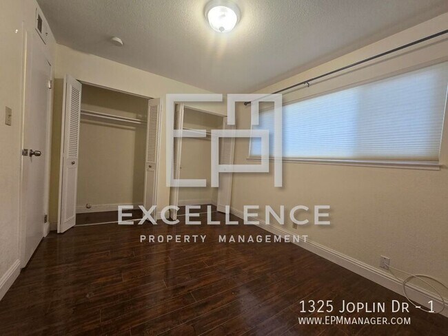 Building Photo - 1325 Joplin Dr