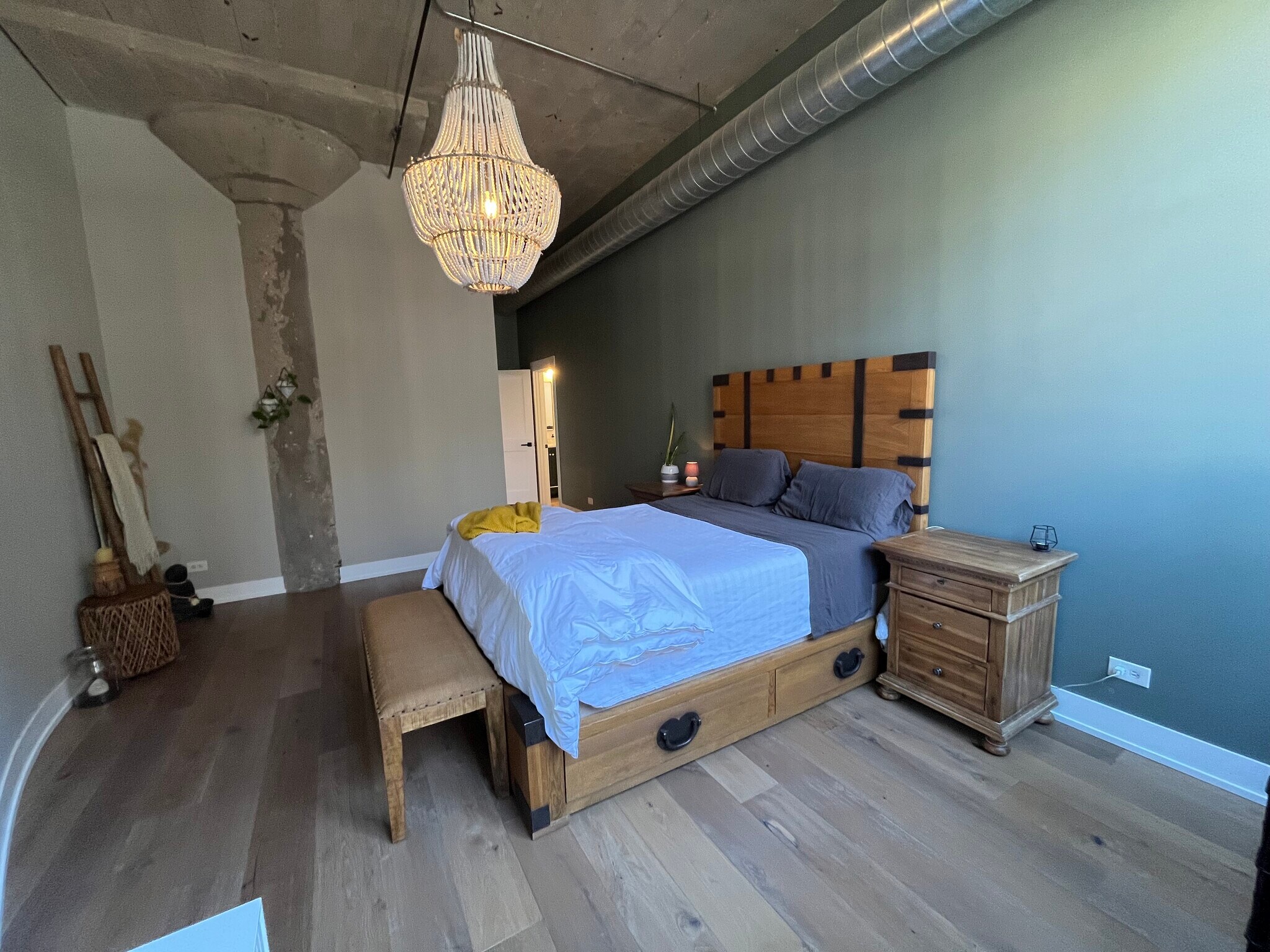 Main Bedroom - 17 N Loomis St