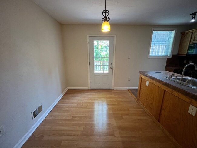 Building Photo - 5117 Cypress St