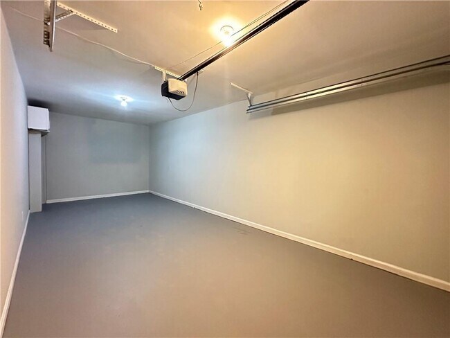 Building Photo - 2496 Landington Way NW