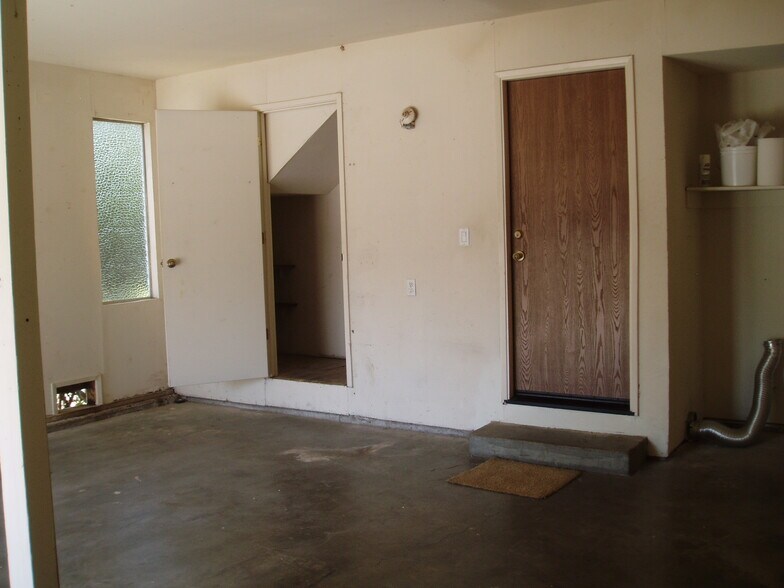 Building Photo - 6033 Leafwood Dr
