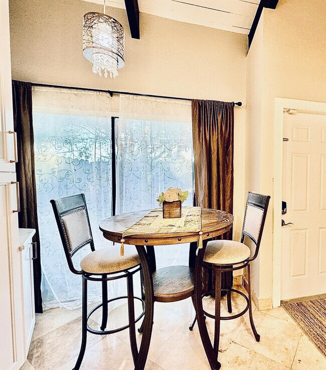 Building Photo - 2121 SW 82nd Ave