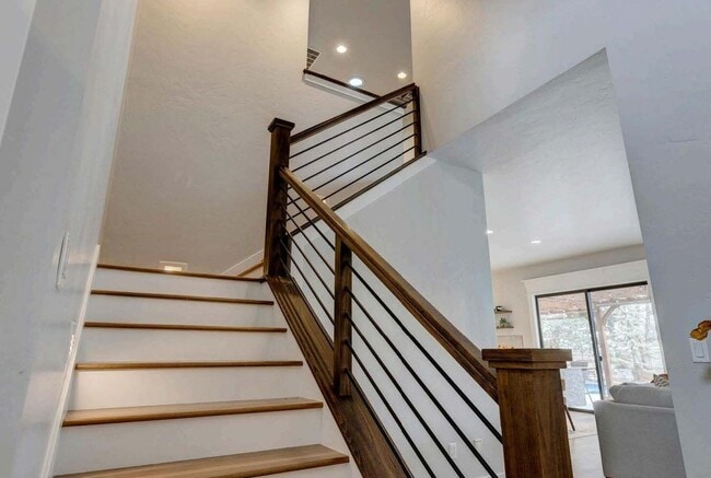 Building Photo - Beautiful home perfect for entertaining