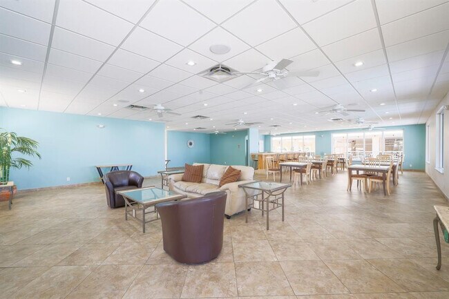 Building Photo - 1051 Hillsboro Mile